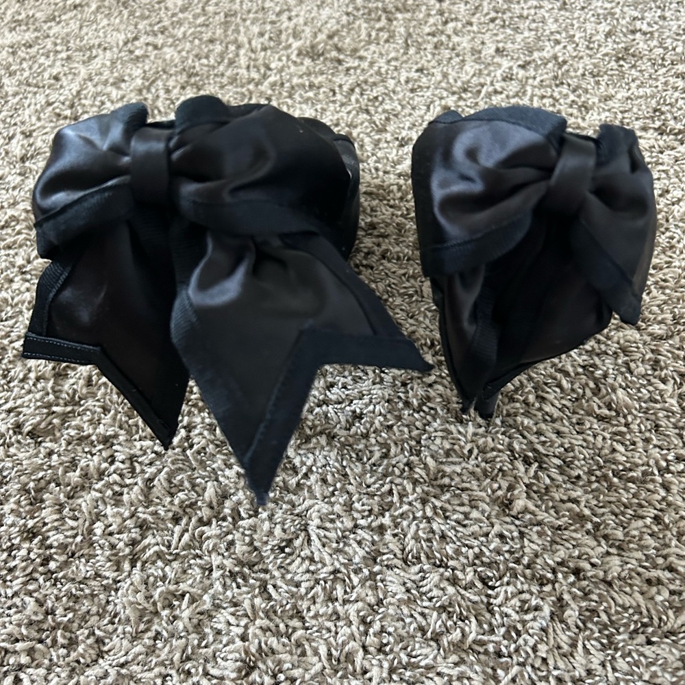 Betsey Johnson Black Classic Heels - Picture 2 of 4